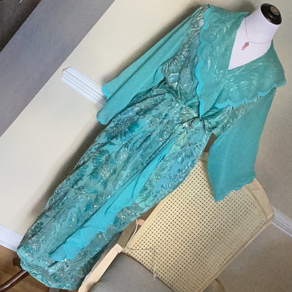 Vintage Gold Label Victoria’s Secret beautiful aqua loungewear or dres… - Picture 2 of 14